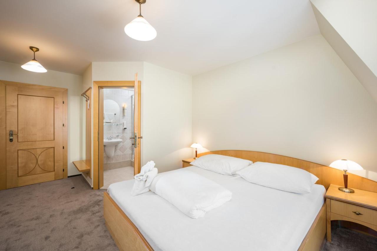 Hotel Zlaty Lev Jablonec nad Nisou Eksteriør bilde