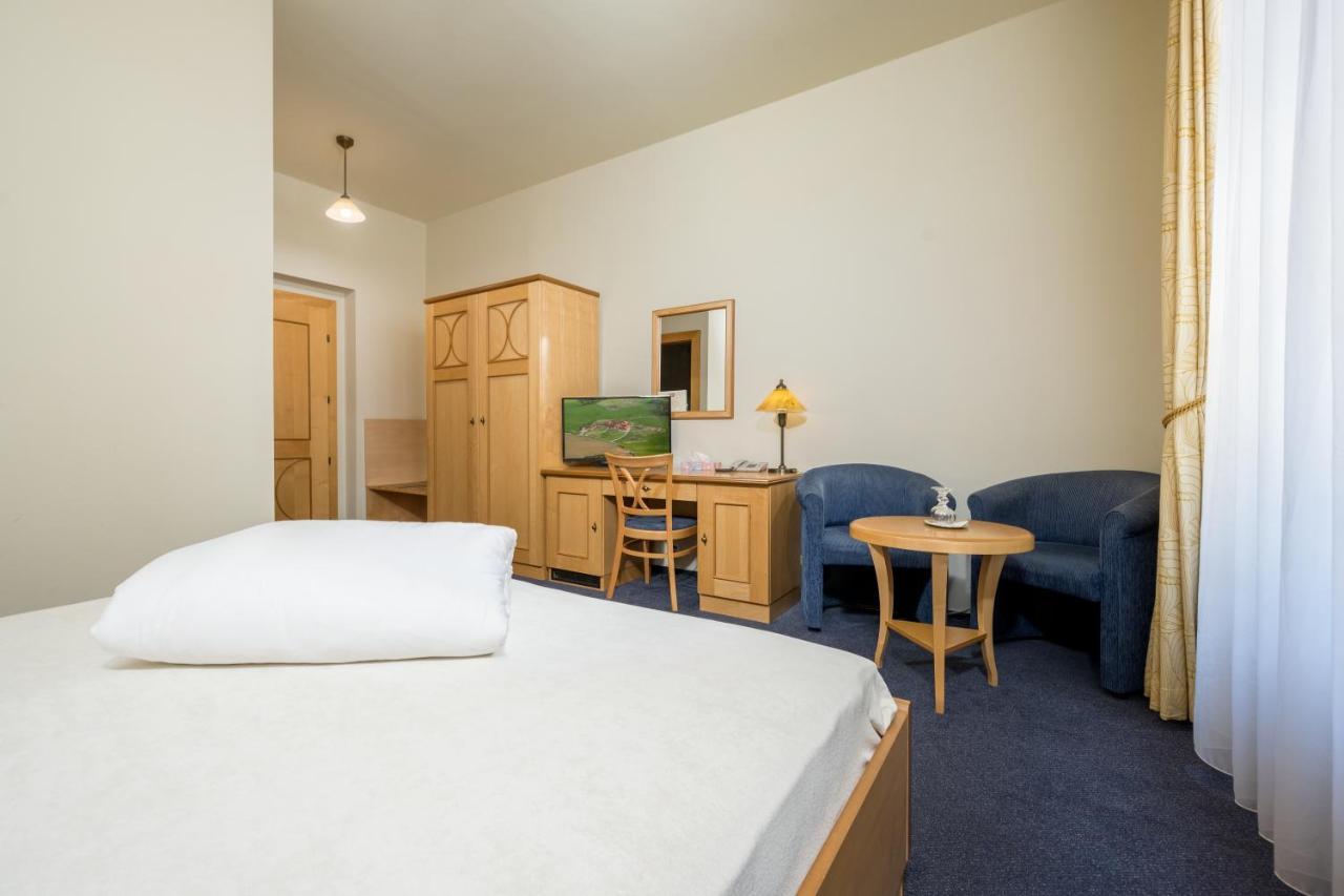 Hotel Zlaty Lev Jablonec nad Nisou Eksteriør bilde