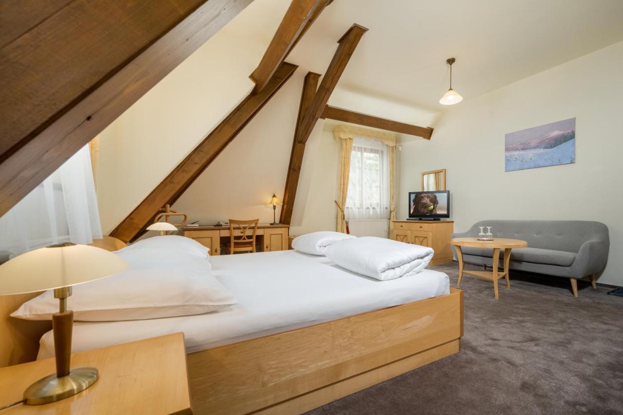 Hotel Zlaty Lev Jablonec nad Nisou Eksteriør bilde